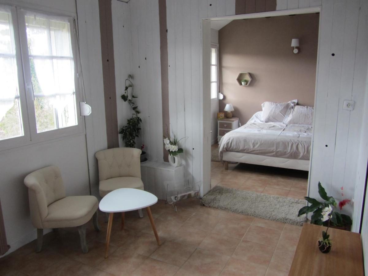 Chambres D'Hotes Des Bruyeres Collemiers Buitenkant foto